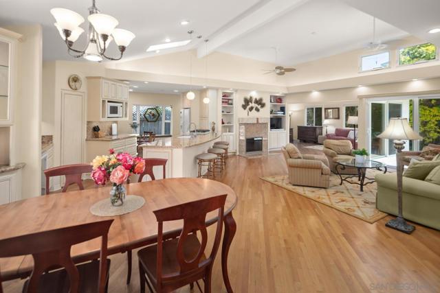 701 Balboa Avenue, Coronado CA: https://media.crmls.org/mediaz/7bb19676-ceea-41d9-9590-fde1e184e33b.jpg
