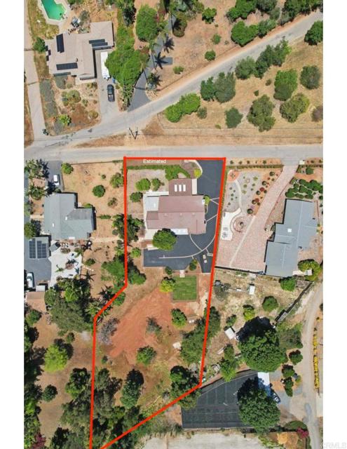 1917 Friendly Drive, Vista CA: https://media.crmls.org/mediaz/7bb27529-b2ed-4fac-9e99-9349c6f1a5cc.jpg