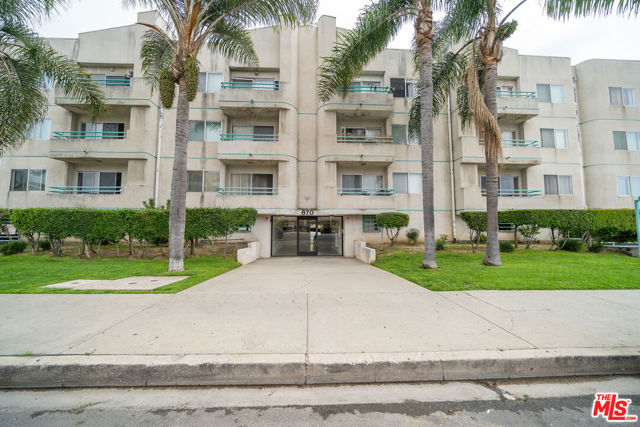 870 Crenshaw Boulevard, Los Angeles CA: https://media.crmls.org/mediaz/7bb470b1-40dd-49d8-8ef6-99c7ceaea244.jpg