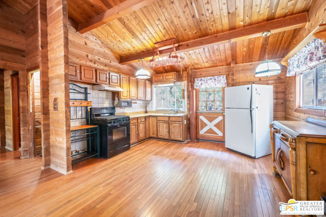 6307 Cedar Court, Angelus Oaks CA: https://media.crmls.org/mediaz/7bb4a0fe-cac0-4adc-b53f-af2bbef5095e.jpg
