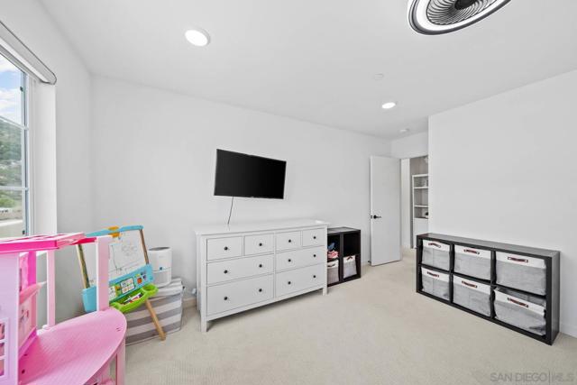 35052 Hacienda Heights, Fallbrook CA: https://media.crmls.org/mediaz/7bb54f77-23e7-45e0-afbf-9e0f8932c671.jpg