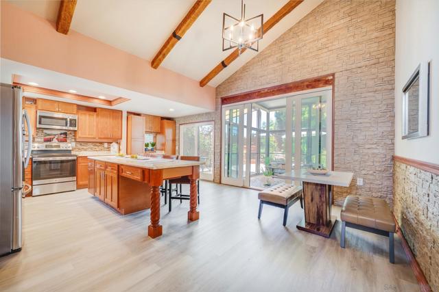 6433 La Paloma Street, Carlsbad CA: https://media.crmls.org/mediaz/7bb70b30-f85a-40cb-974c-8a503b6cdcac.jpg