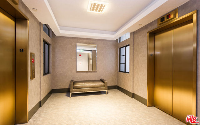 200 N Swall Drive, Beverly Hills CA: https://media.crmls.org/mediaz/7bb7307c-3c0f-47ac-ac76-4a0cf1fe6882.jpg