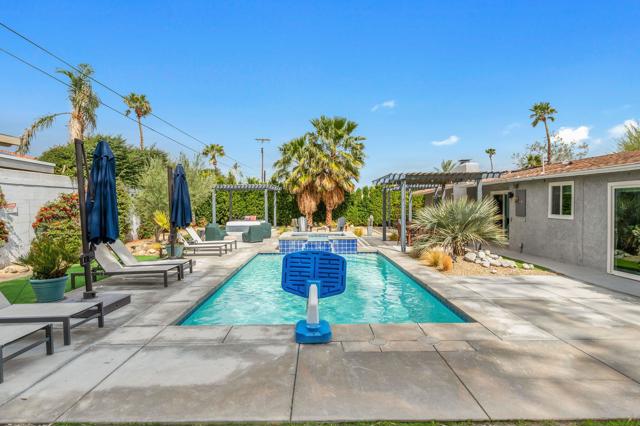 3059 N Biskra Road, Palm Springs CA: https://media.crmls.org/mediaz/7bb74256-1803-4a24-97b3-5f0e3bad02e7.jpg