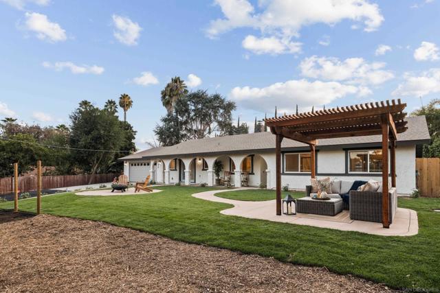 3226 Summit Drive, Escondido CA: https://media.crmls.org/mediaz/7bb7523d-50cd-4492-80a7-9dc6a626e101.jpg