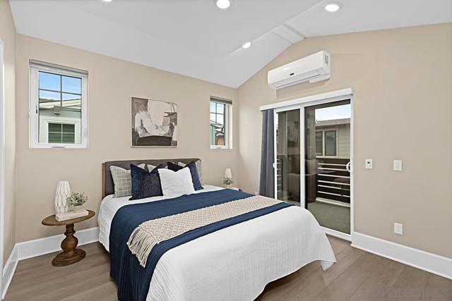 819 Kennebeck Ct, San Diego CA: https://media.crmls.org/mediaz/7bb78102-687e-46a9-ad4a-6c8dd8e47dce.jpg