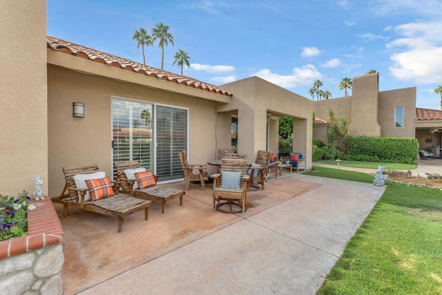 165 Lake Shore Drive, Rancho Mirage CA: https://media.crmls.org/mediaz/7bb79f9a-8bf9-4619-a500-f0167eac4bf0.jpg