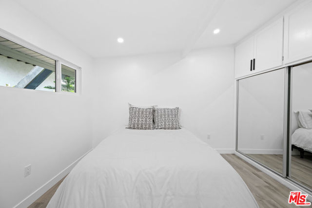 25154 Malibu Rd, Malibu CA: https://media.crmls.org/mediaz/7bb84044-f476-44cf-b5f0-adee548e0078.jpg