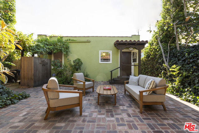 3010 11th Avenue, Los Angeles CA: https://media.crmls.org/mediaz/7bb84fe9-203b-4bd6-8da1-34e0e9023391.jpg