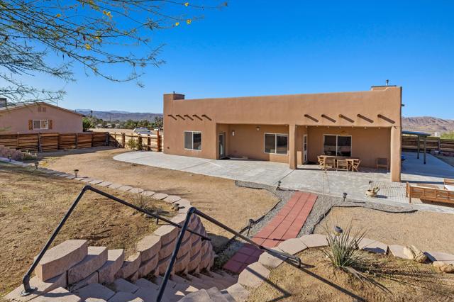 60377 Pueblo Trail, Joshua Tree CA: https://media.crmls.org/mediaz/7bb8565c-d296-4fce-aff0-aefbef90498c.jpg