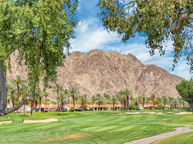 79754 Arnold Palmer, La Quinta CA: https://media.crmls.org/mediaz/7bb88023-2872-4dd0-a84a-fb3a7c8266d9.jpg