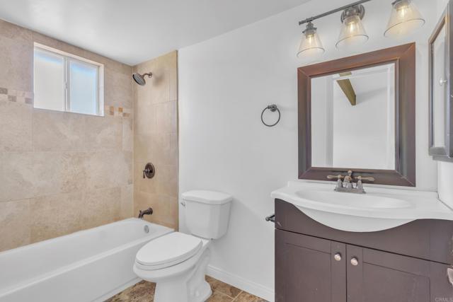 9850 Arapaho St, Spring Valley CA: https://media.crmls.org/mediaz/7bb8859b-f5ae-4cb9-8f5b-4d0cc242a626.jpg