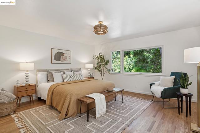 39 Norwood Ave, Kensington CA: https://media.crmls.org/mediaz/7bb9ff40-d16c-4dfa-8208-a7586a9e5131.jpg