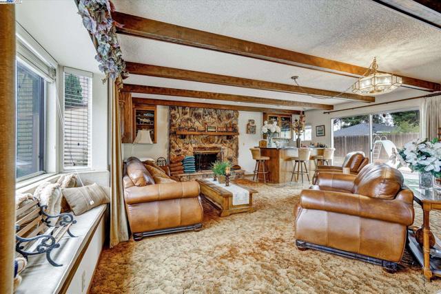 664 Berry Ave, Hayward CA: https://media.crmls.org/mediaz/7bba2da5-1b17-4e78-94a5-73cd0d97ca33.jpg