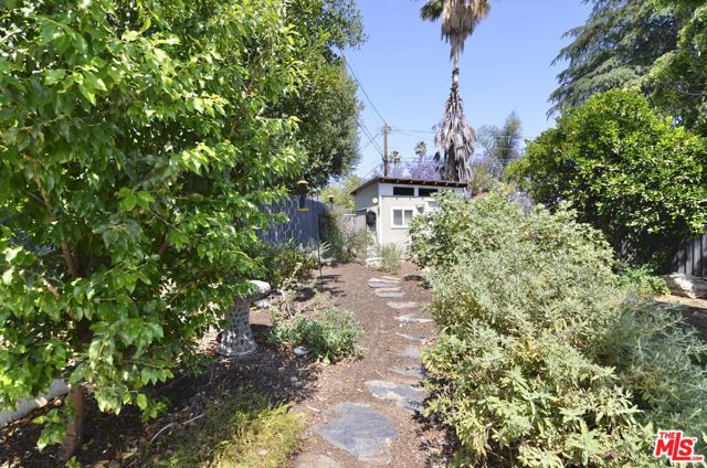 9342 Debra Avenue, North Hills CA: https://media.crmls.org/mediaz/7bbafdda-1bde-4458-aef8-dcb9946faa8b.jpg
