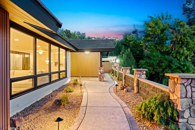4911 Beaumont Dr, La Mesa CA: https://media.crmls.org/mediaz/7bbbd39f-b6ef-4409-83f4-28a82a4fced0.jpg