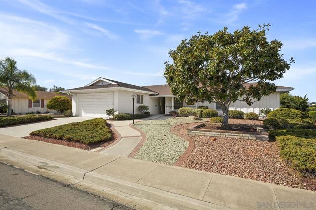 16736 Diego, San Diego CA: https://media.crmls.org/mediaz/7bbbdad5-2384-442e-9239-798da15acd6f.jpg