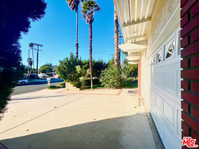 8576 Kelvin Avenue photo 5