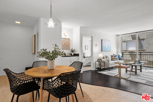 1885 Veteran Avenue, Los Angeles CA: https://media.crmls.org/mediaz/7bbc663a-cfbf-46cd-9488-5fc832a423c2.jpg