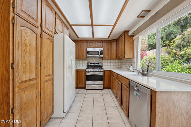 3034 Rollings Avenue, Thousand Oaks CA: https://media.crmls.org/mediaz/7bbc7534-c79f-4964-970c-0727faea4321.jpg