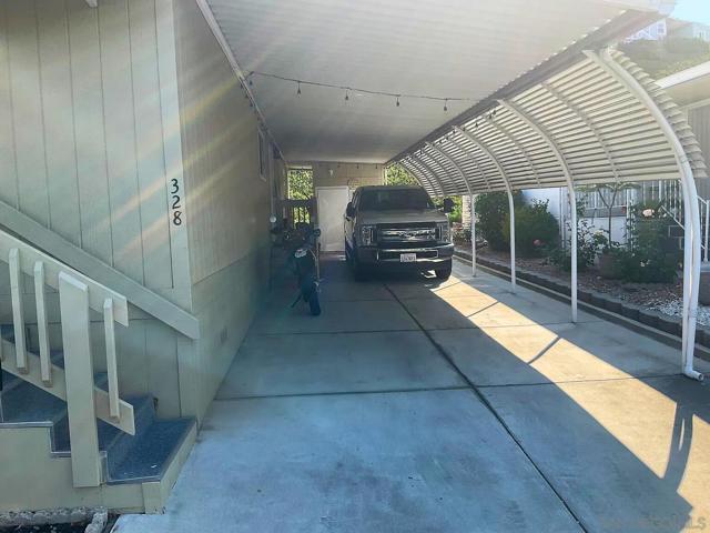 525 W El Norte Parkway, Escondido CA: https://media.crmls.org/mediaz/7bbcd37b-5de8-4f7d-9fa1-f0d61d2cfdb8.jpg