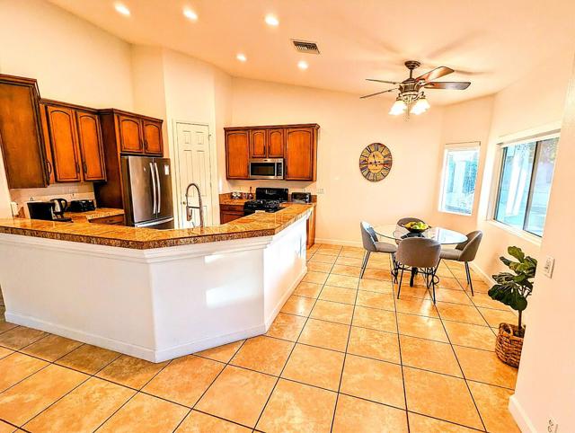 Image 15 of 42 For 28451 Avenida La Vista
