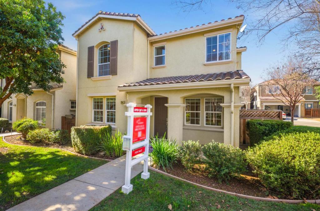 7942 English Oak Circle