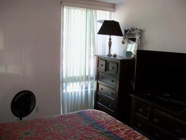 3920 Riviera Drive, Pacific Beach (San Diego) CA: https://media.crmls.org/mediaz/7bbcf42b-dc5f-4f5c-bf2b-f4ef13e401cc.jpg