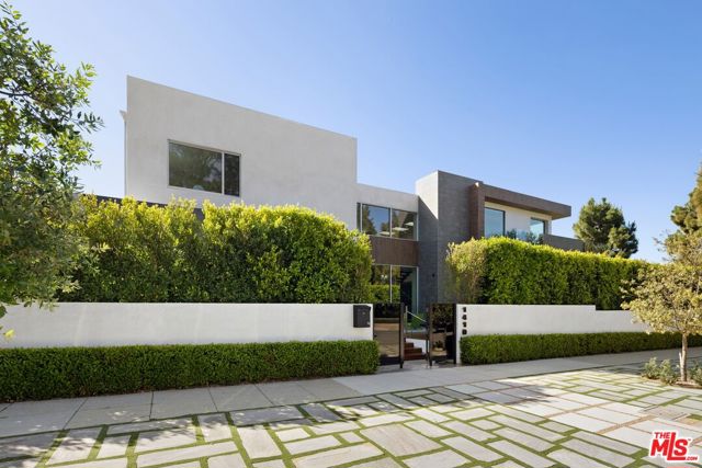 1410 Georgina Avenue, Santa Monica CA: https://media.crmls.org/mediaz/7bbd0f0f-810f-4228-9222-f3a842e19d66.jpg
