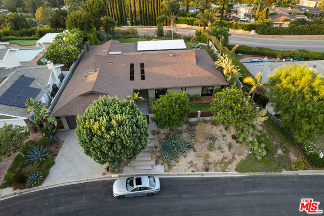 3235 Steven Drive, Encino CA: https://media.crmls.org/mediaz/7bbd4098-d66a-4c64-bcc2-fab625a25847.jpg