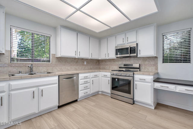 3011 Marigold Place, Thousand Oaks CA: https://media.crmls.org/mediaz/7bbd9c96-ca2a-4cbe-92e4-0dab953ea861.jpg