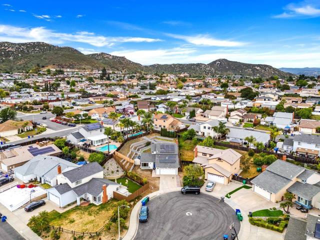 10424 Nubbin Ct, Santee CA: https://media.crmls.org/mediaz/7bbde564-0709-43af-ad7d-c612b59aede8.jpg