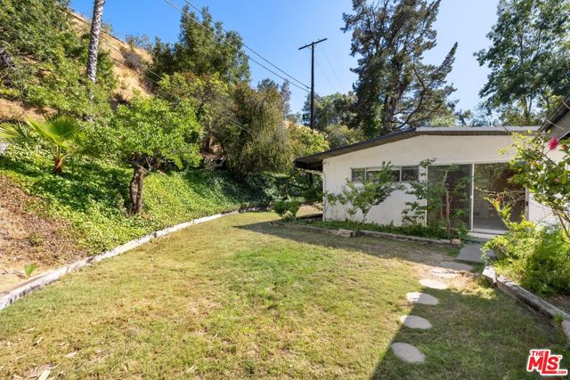 2734 Ellison Drive, Beverly Hills CA: https://media.crmls.org/mediaz/7bbe5b90-e838-44a9-a34b-ce4229675b3f.jpg