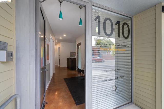 Image 1 of 60 For 1010 Grayson St