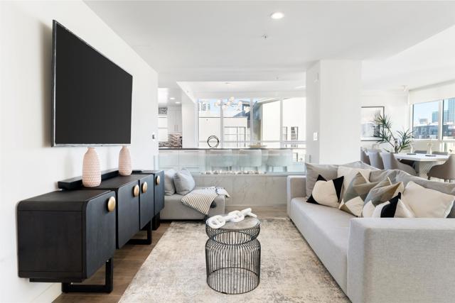 Detail Gallery Image 2 of 56 For 510 1st Ave #402,  San Diego,  CA 92101 - 4 Beds | 4 Baths