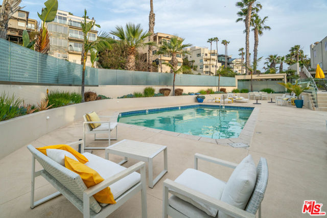 7301 Vista Del Mar, Playa del Rey CA: https://media.crmls.org/mediaz/7bbf3e9a-b4a1-416b-a186-6e8e7e740c6f.jpg