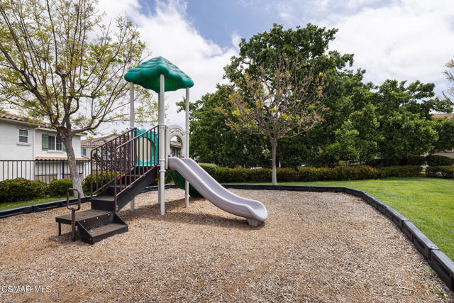 1513 Silver Shadow Drive, Newbury Park CA: https://media.crmls.org/mediaz/7bbf5e92-cbe3-44ba-928f-2174a70c2e97.jpg