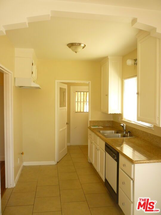8456 Byrd Avenue, Inglewood CA: https://media.crmls.org/mediaz/7bbf9d95-59a6-4172-8b56-2d6aae48a3af.jpg
