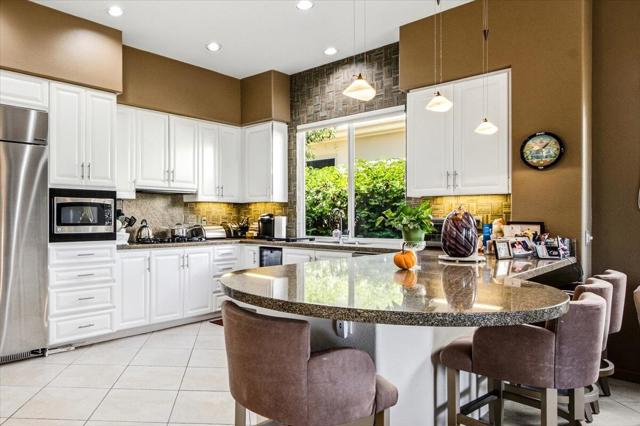384 Tomahawk Drive, Palm Desert, CA 92211