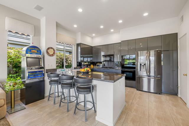 424 White Horse Trail, Palm Desert, CA 92211