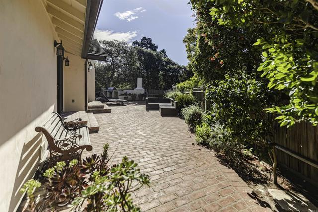 Detail Gallery Image 24 of 38 For 3540 Oak Pl, Carmel,  CA 93923 - 4 Beds | 3 Baths