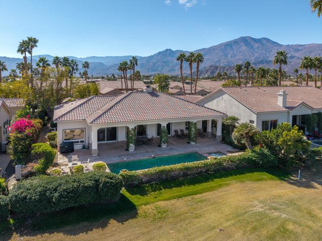 81100 Legends Way, La Quinta CA: https://media.crmls.org/mediaz/7bc06af1-c7eb-4493-97fe-9c9ec813bc13.jpg