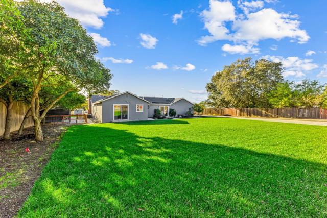 11840 Foothill Avenue, Gilroy CA: https://media.crmls.org/mediaz/7bc0e5d6-baad-4043-a560-c340b10b0c0f.jpg