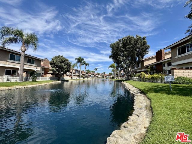 7756 Sailboat Circle, Huntington Beach CA: https://media.crmls.org/mediaz/7bc1529c-25a7-4cff-9e07-8d44f133fc21.jpg