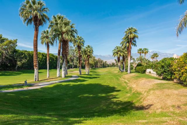 211 Kavenish Drive, Rancho Mirage CA: https://media.crmls.org/mediaz/7bc15adf-1895-4661-a72c-4b2f568477d1.jpg