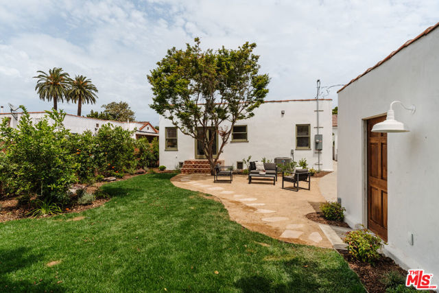 3029 S Norton Avenue, Los Angeles CA: https://media.crmls.org/mediaz/7bc23c44-989c-437f-a8e1-87ff76e749df.jpg