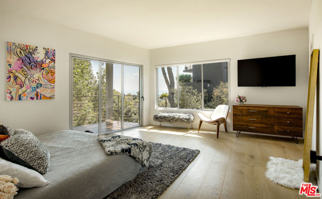 6150 Mulholland Highway, Los Angeles CA: https://media.crmls.org/mediaz/7bc24d12-b6a3-4403-aaa0-5923253c045e.jpg