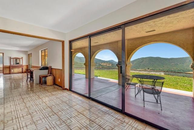 Detail Gallery Image 15 of 35 For 2702 Country Club Dr, Escondido,  CA 92029 - 4 Beds | 3 Baths