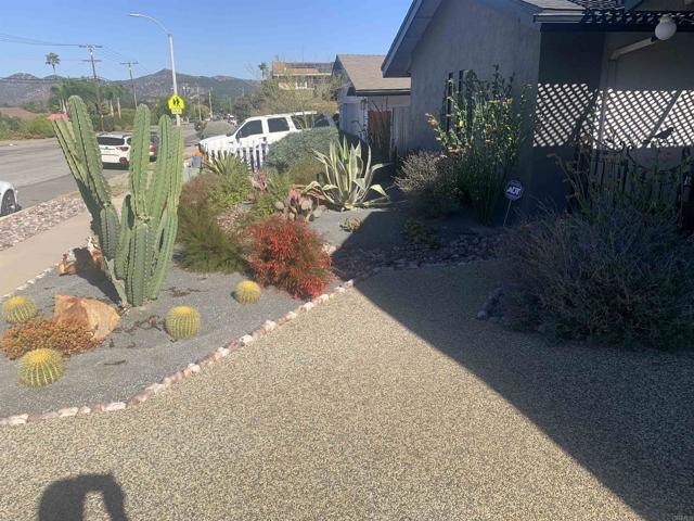 Detail Gallery Image 5 of 22 For 1637 Oak Hill, Escondido,  CA 92027 - 3 Beds | 2 Baths