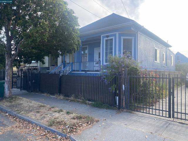 540 3rd St, Richmond CA: https://media.crmls.org/mediaz/7bc2cad3-cd37-4c32-b2e7-f4976fe42d03.jpg